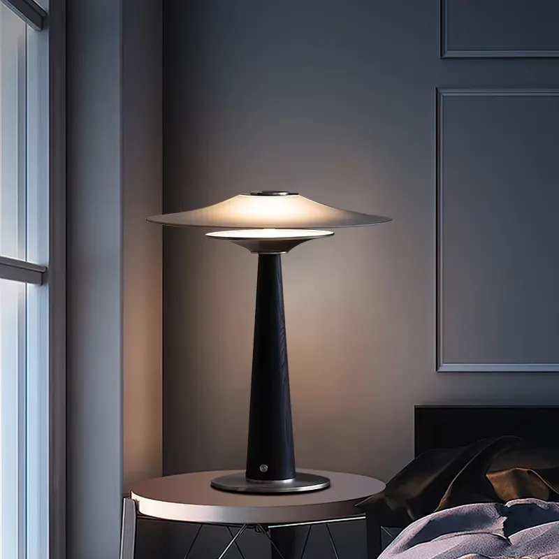 Solar Lamp - Lampada da Scrivania di Design Scandinavo